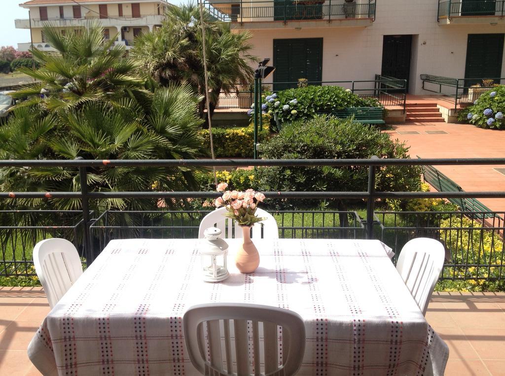 Al Giardino Sant'Anna Apartment Mascali Bagian luar foto